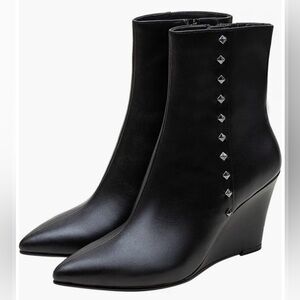 NWOT Lisa Vicky Black Studded Ankle Boots